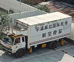 公司售服對(duì)機(jī)場(chǎng)中央廚房系統(tǒng)冷卻用冷水機(jī)進(jìn)行回訪，發(fā)現(xiàn)風(fēng)險(xiǎn)，解決問題